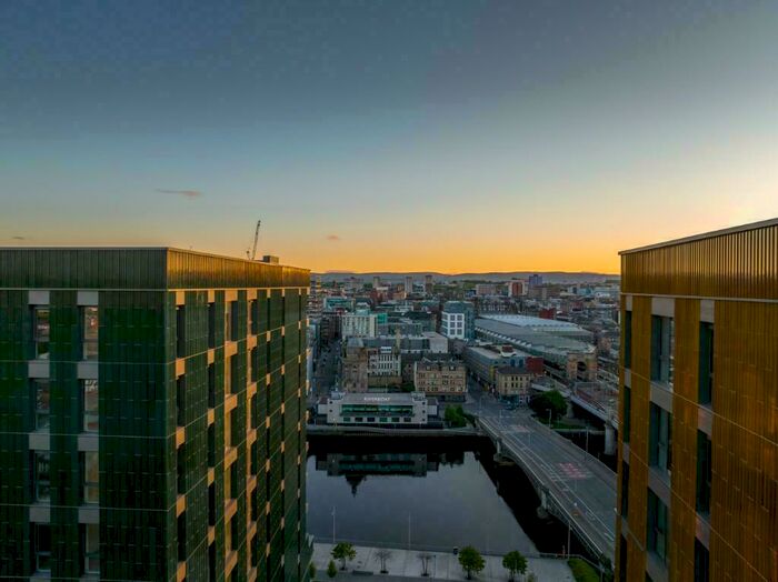 2 Bedroom Flat To Rent In Clyde Place, Glasgow, G5