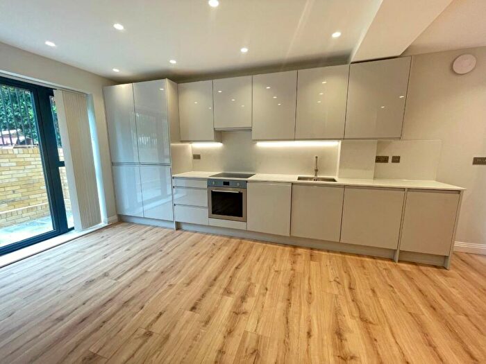 2 Bedroom Flat To Rent In Camden Road, London, N7