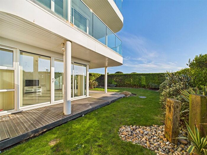 2 Bedroom Apartment For Sale In Montague Road, Bournemouth, Dorset, BH5