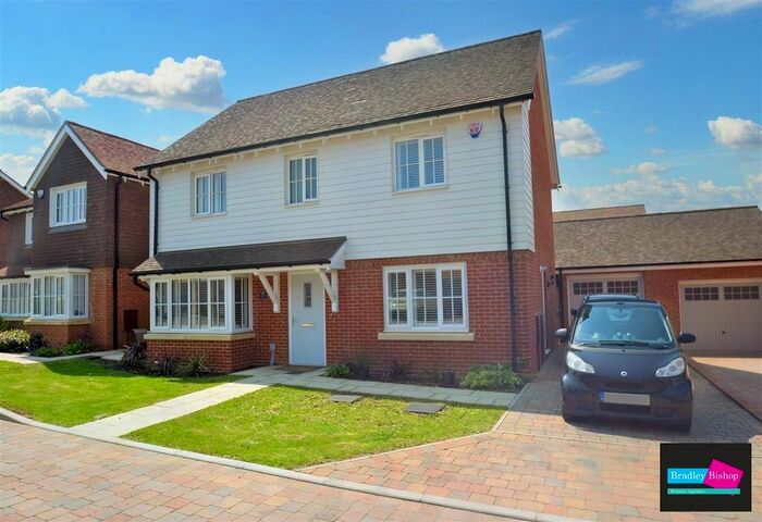 4 Bedroom Detached House For Sale In Lodge Way, Lenham, Maidstone, Kent, ME17