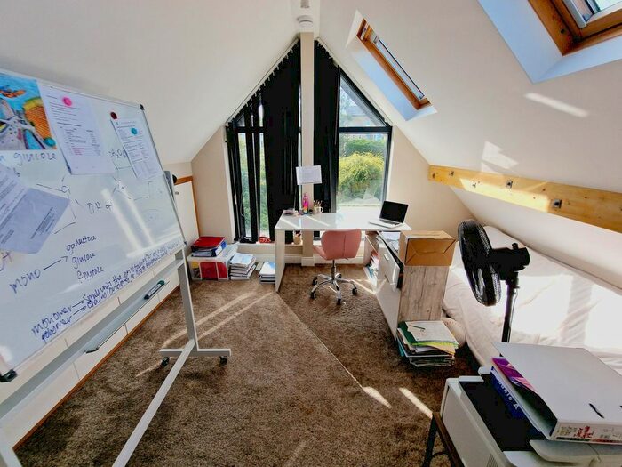 3 Bedroom Flat To Rent In Warwick Road, Barnet, EN5