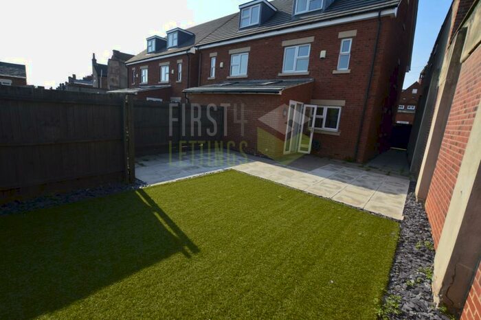 5 Bedroom Semi-Detached House To Rent In Avenue Road Extension, Leicester, LE2