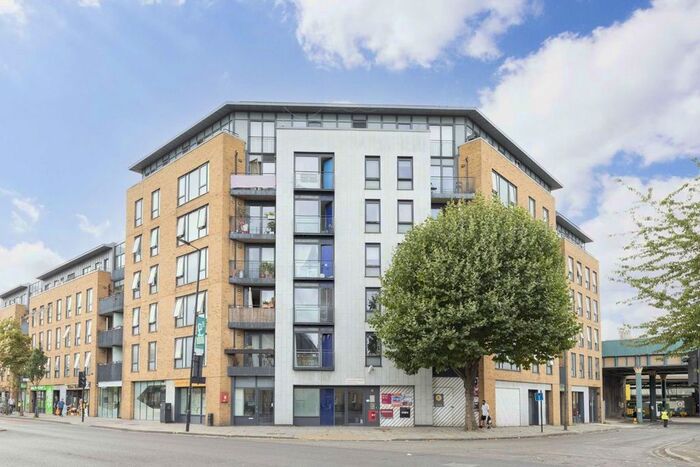 2 Bedroom Flat To Rent In Mare Street, London, E8