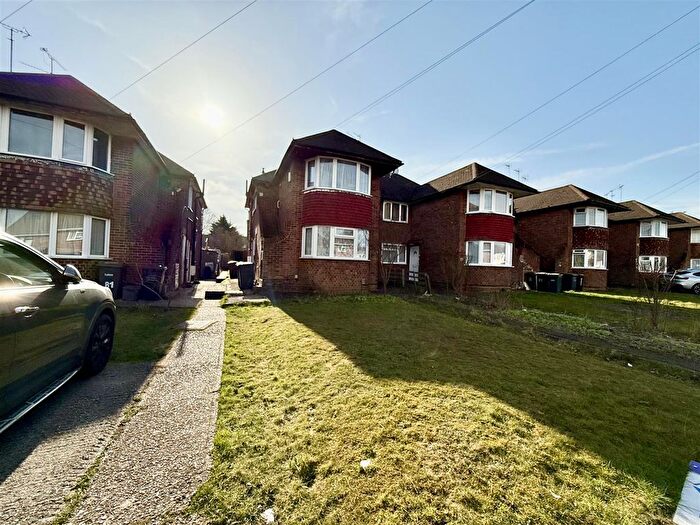 3 Bedroom Maisonette To Rent In Roman Road, Leagrave, Luton, LU4