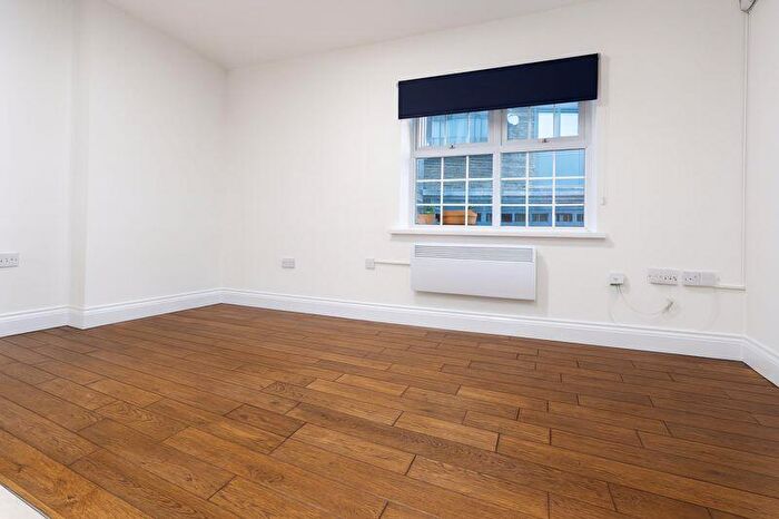 1 Bedroom Flat To Rent In Dalston Lane, E8