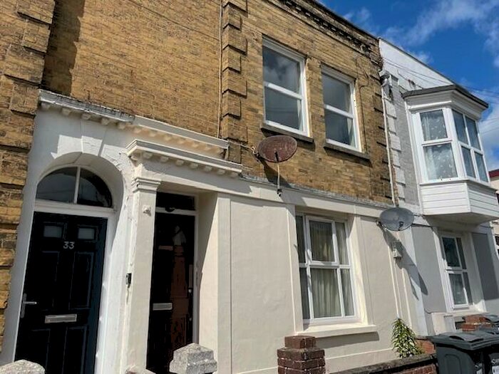 2 Bedroom Flat To Rent In Fitzroy Street, Sandown, PO36