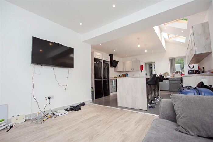5 Bedroom House To Rent In Raddlebarn Road, Selly Oak, B29