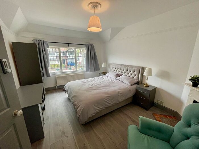 1 Bedroom Flat To Rent In Beeches Avenue, Carshalton, SM5