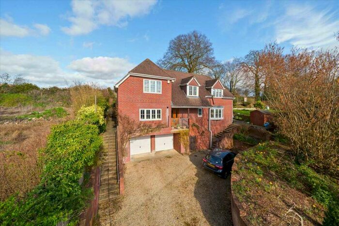 4 Bedroom Detached House For Sale In Waltham Road, Overton, RG25