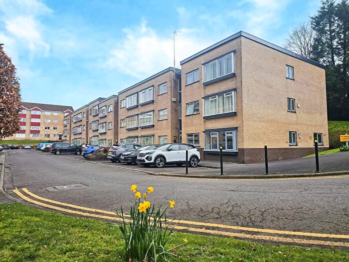 2 Bedroom Flat For Sale In Long Oaks Court, Sketty, SA2