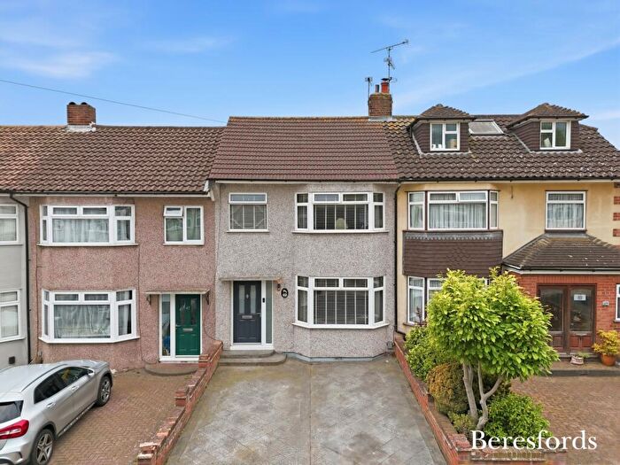 3 Bedroom Terraced House For Sale In Stour Way, Upminster, RM14