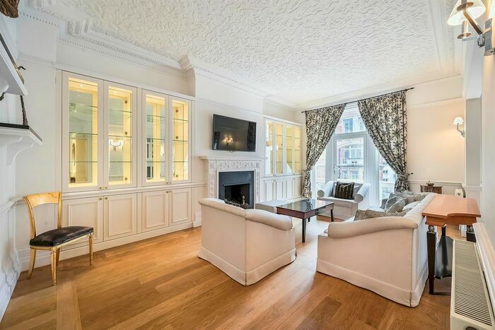 3 Bedroom Flat To Rent In Knightsbridge, Knightsbridge, London, SW1X