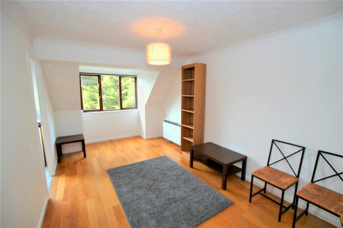 1 Bedroom Flat To Rent In Kestrel House, Mowbray Road, London, SE19