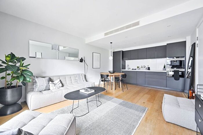 2 Bedroom Flat To Rent In Chapelier House, Wandsworth, London, SW18