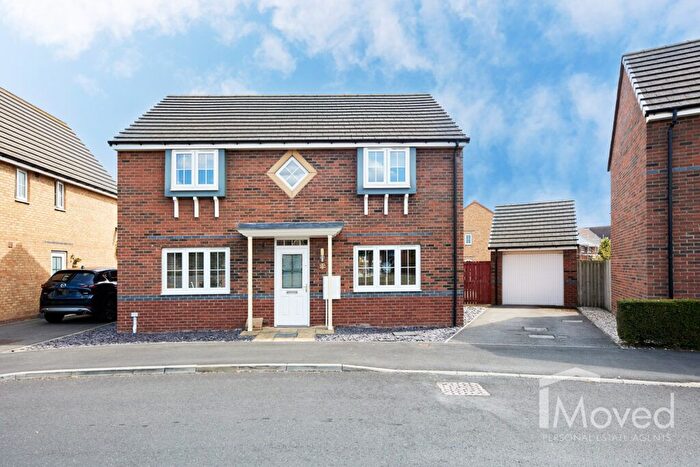 4 Bedroom Detached House For Sale In Riverside Avenue, Barlby, YO8