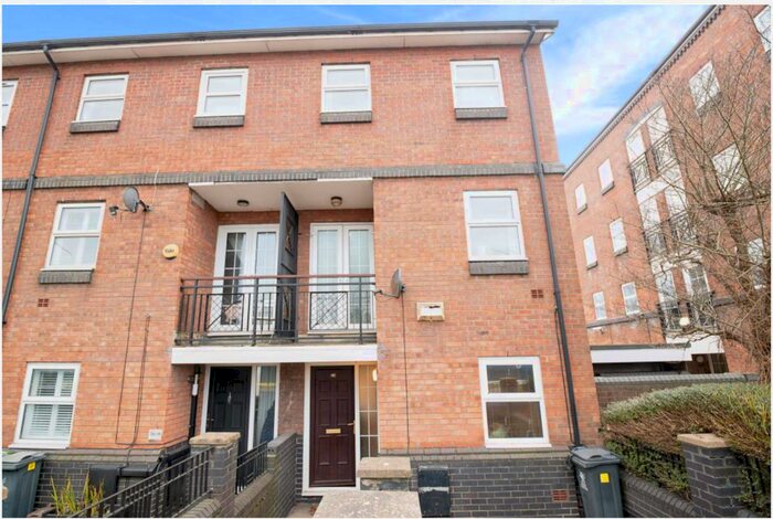 4 Bedroom Semi-Detached House To Rent In Schooner Way, Cardiff, Cardiff, CF10