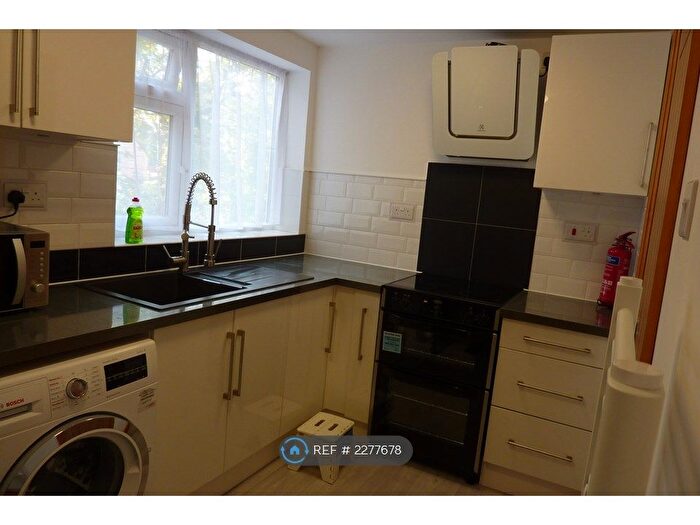 1 Bedroom Flat To Rent In Rushford Court, Manchester, M19