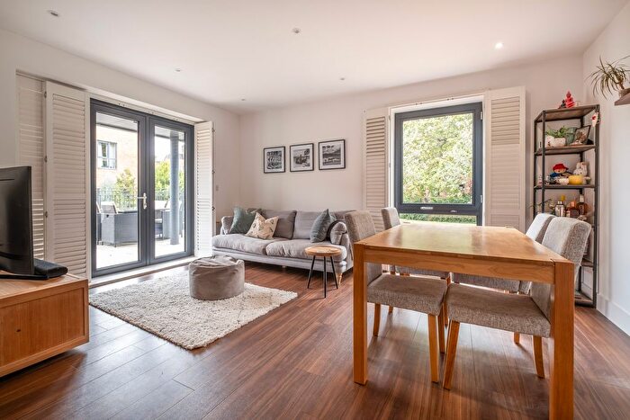 2 Bedroom Flat For Sale In Pipit Drive, London, SW15
