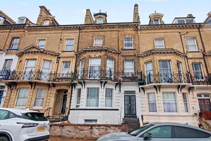 2 Bedroom Flat For Sale In Kirkley Cliff, Lowestoft, NR33
