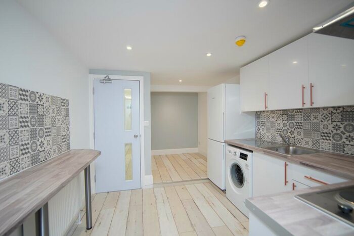 2 Bedroom Flat To Rent In Cheltenham Road, Stokes Croft, Bristol, BS6