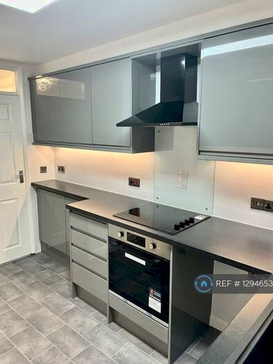 1 Bedroom Flat To Rent In Somersby Road, Woodthorpe, Nottingham, NG5