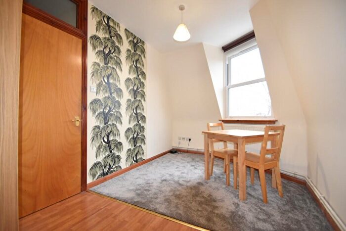 2 Bedroom Apartment To Rent In Amhurst Road, London, N16