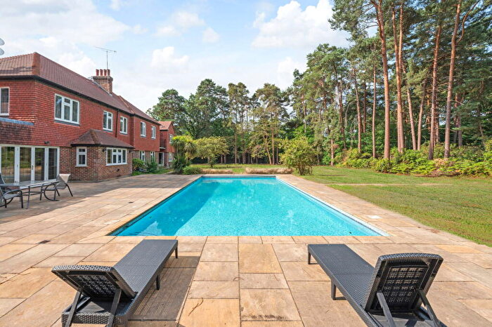 6 Bedroom Detached House To Rent In Byfleet Road, Cobham, KT11
