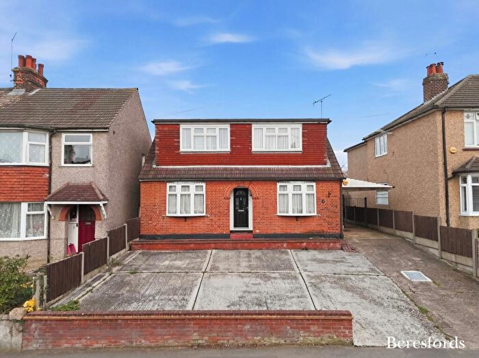 3 Bedroom Bungalow For Sale In Western Avenue, Brentwood, CM14