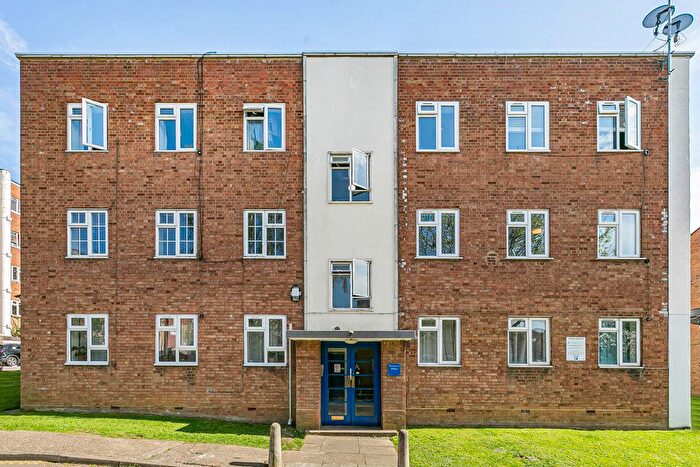 2 Bedroom Flat For Sale In Leigham Court Road, London, SW16