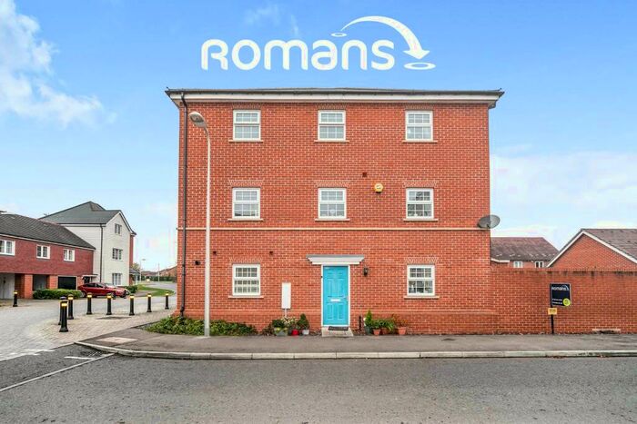 4 Bedroom Town House To Rent In Clover Rise, Woodley, RG5