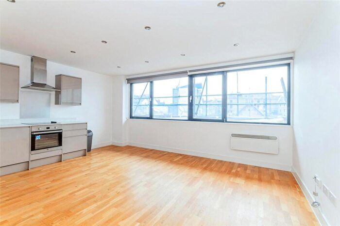 2 Bedroom Flat For Sale In Fairmeadow, Maidstone, Kent, ME14