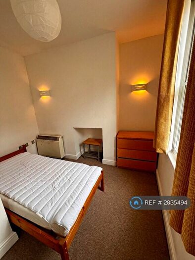 2 Bedroom Maisonette To Rent In Vineyards, Bath, BA1