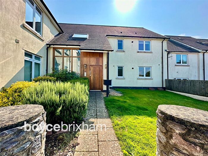 2 Bedroom Flat To Rent In Sharkham Court, Brixham, TQ5