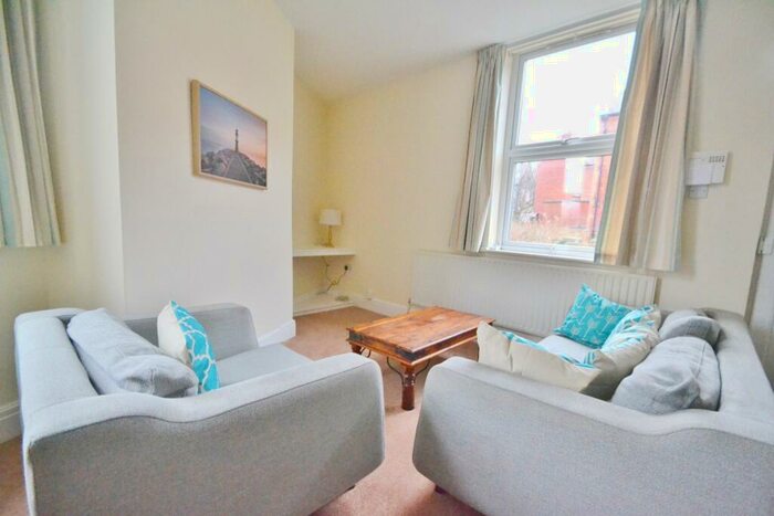 3 Bedroom End Of Terrace House To Rent In Highbury Terrace, Headingley, Leeds, LS6