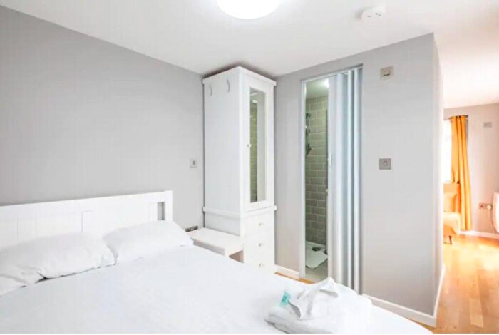 Studio To Rent In Tavistock Road, Cambridge, Cambridgeshire, CB4