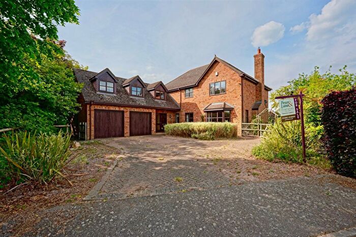 5 Bedroom Detached House For Sale In Willow Farm Close, Alconbury Weston, Huntingdon, PE28