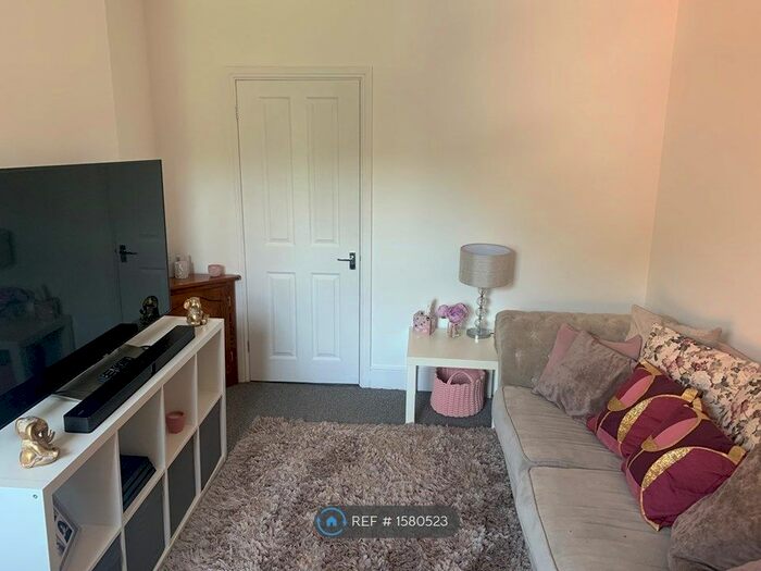 3 Bedroom Flat To Rent In Godstone Road, Kenley, CR8