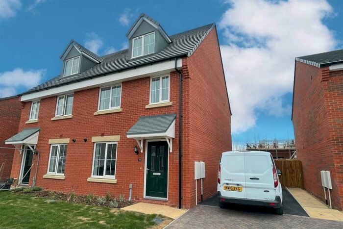 3 Bedroom Semi-Detached House To Rent In Spa Chase, Bourne, PE10