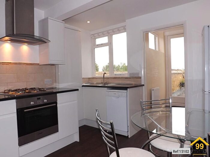 1 Bedroom Flat To Rent In Wellington Road, Hampton Hil, Middlesex, TW12