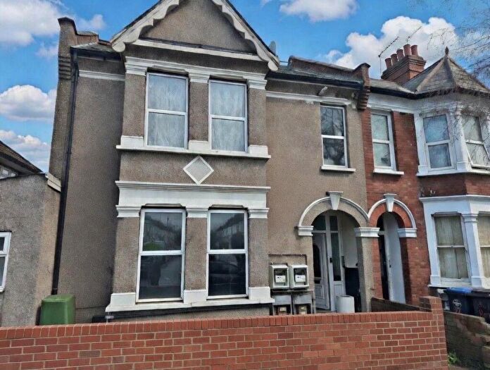 3 Bedroom Maisonette To Rent In Bertie Road, London, NW10
