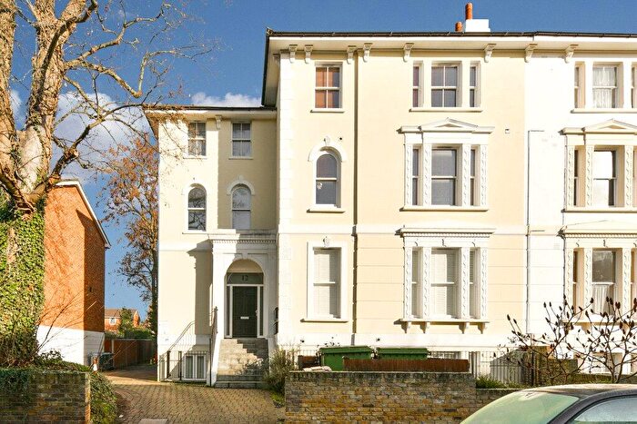 2 Bedroom Apartment For Sale In Uxbridge Road, Kingston Upon Thames, KT1