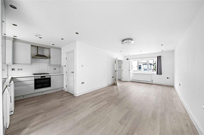 3 Bedroom Semi-Detached House To Rent In Vale Road, Sutton, SM1