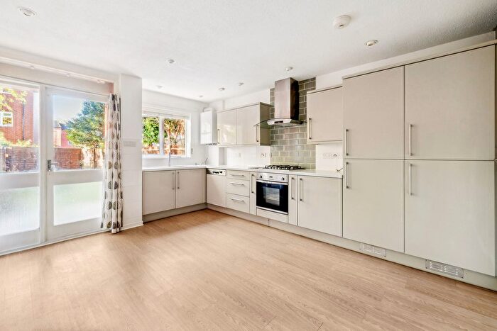 4 Bedroom Town House To Rent In Fishers Lane, London, W4