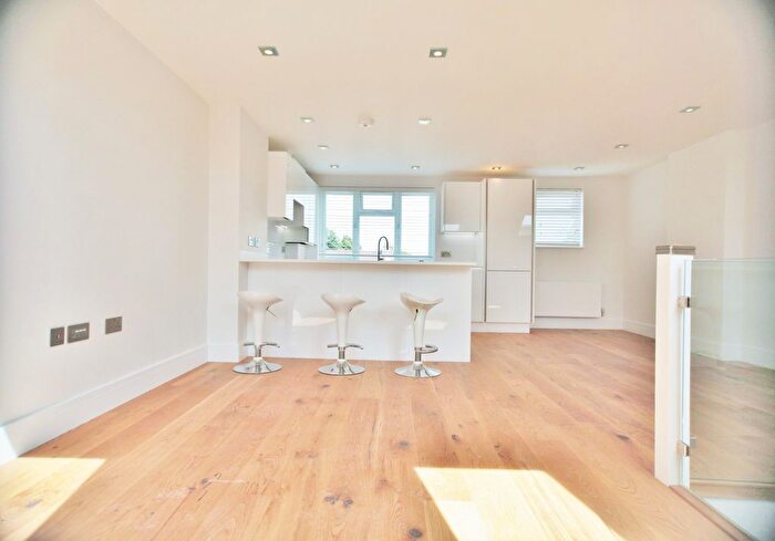 3 Bedroom Flat To Rent In Dartmouth Road, Hendon, NW4