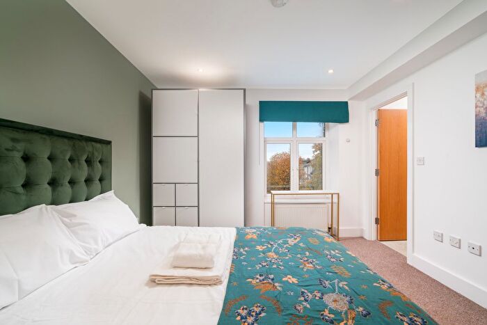 3 Bedroom Flat To Rent In Woodlands Heights, Vanbrugh Hill, London ., SE3