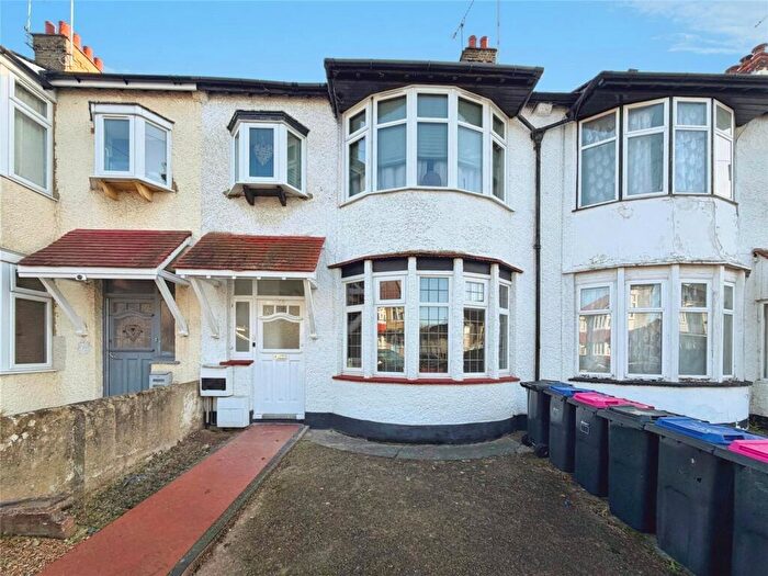 1 Bedroom Apartment For Sale In Crowborough Road, Southend-on-Sea, Essex, SS2