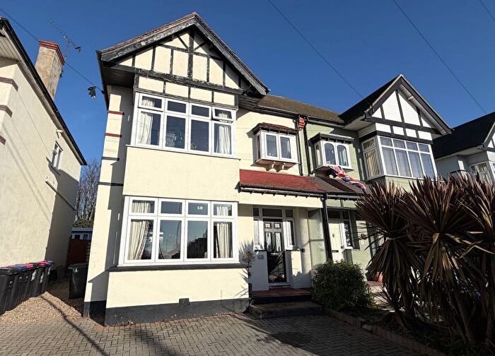 4 Bedroom Flat For Sale In Ambleside Drive, Southend-On-Sea, SS1