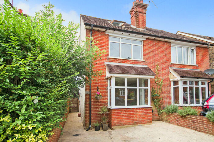 2 Bedroom House To Rent In The Mount, Cranleigh, GU6