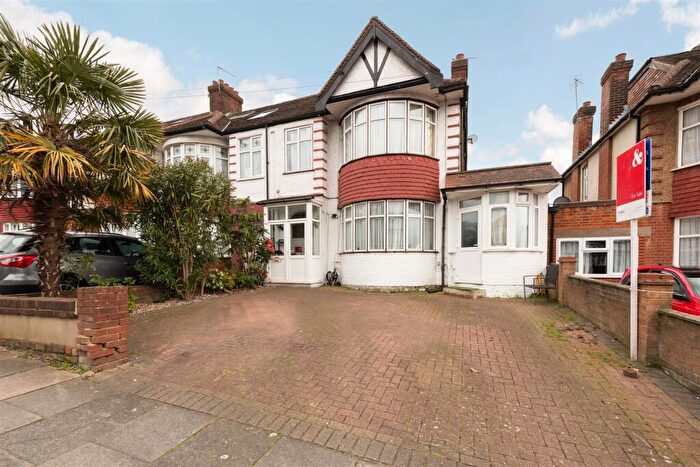 4 Bedroom Semi Detached House For Sale In Chase Way, London, N14