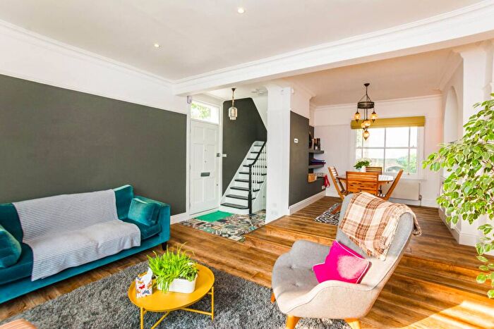 3 Bedroom Maisonette To Rent In St Paul Street, Islington, London, N1